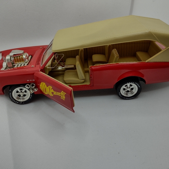 RCERTL 1:18 Monkees Mobile #33150 - Picture 5 of 16